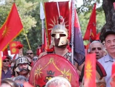 Συνεχίζουν το αλυτρωτικό «τροπάριο» οι Σκοπιανοί: «Είμαστε η Μακεδονία!» (φωτό, βίντεο)